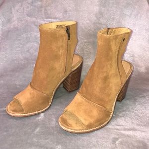 UGG Valencia Peep Toe NWT SIZE 8